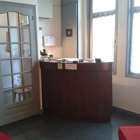De Paris Hotel *